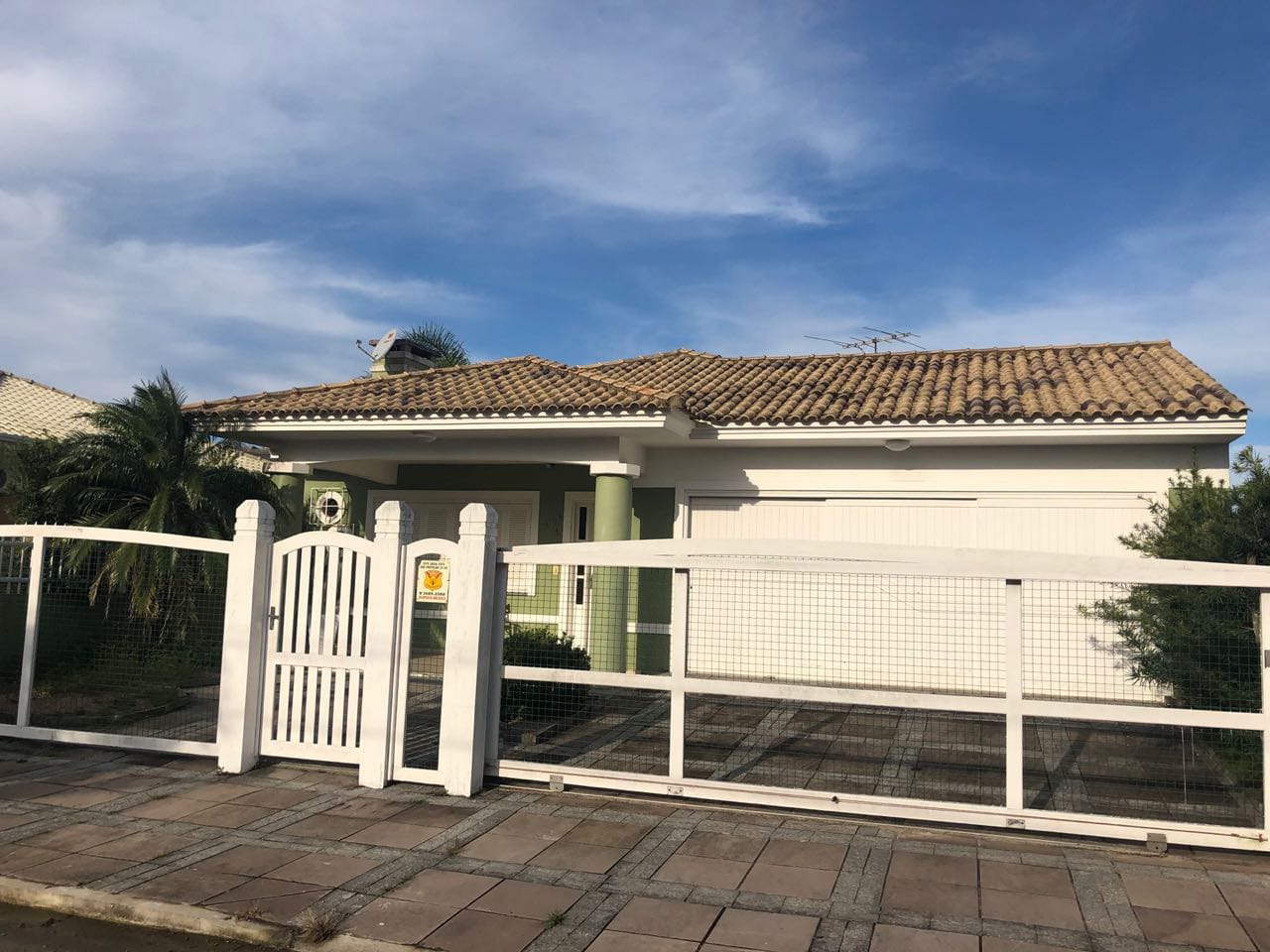 Foto de Casa com piscina no Centro de Xangri-lá